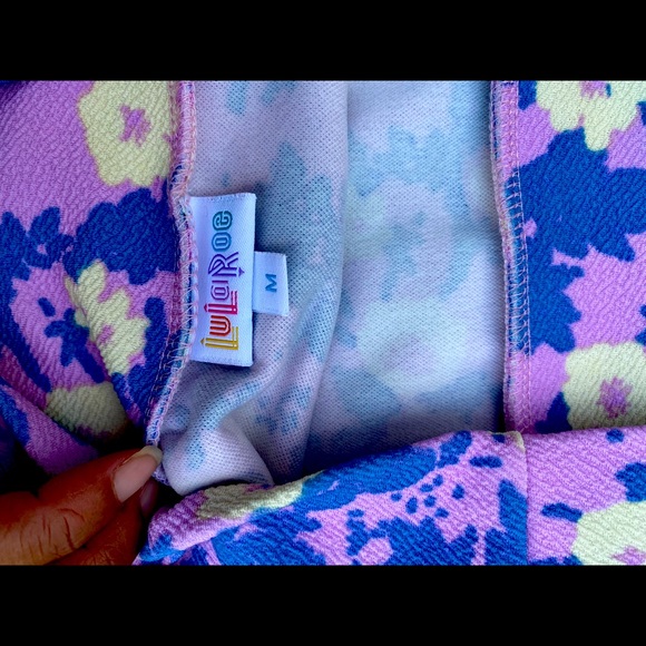 Lulroe stretchable skirt. Size M but can fit a large. - Picture 2 of 4